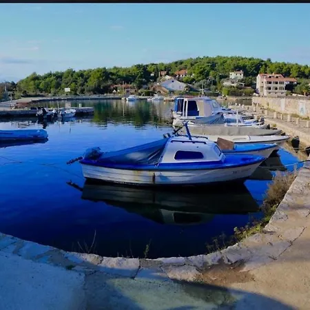 Denis アパート *